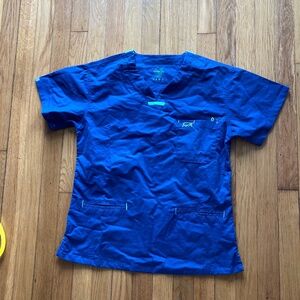 IguanaMed  Short sleeve V neck Scrub shirt NWOT